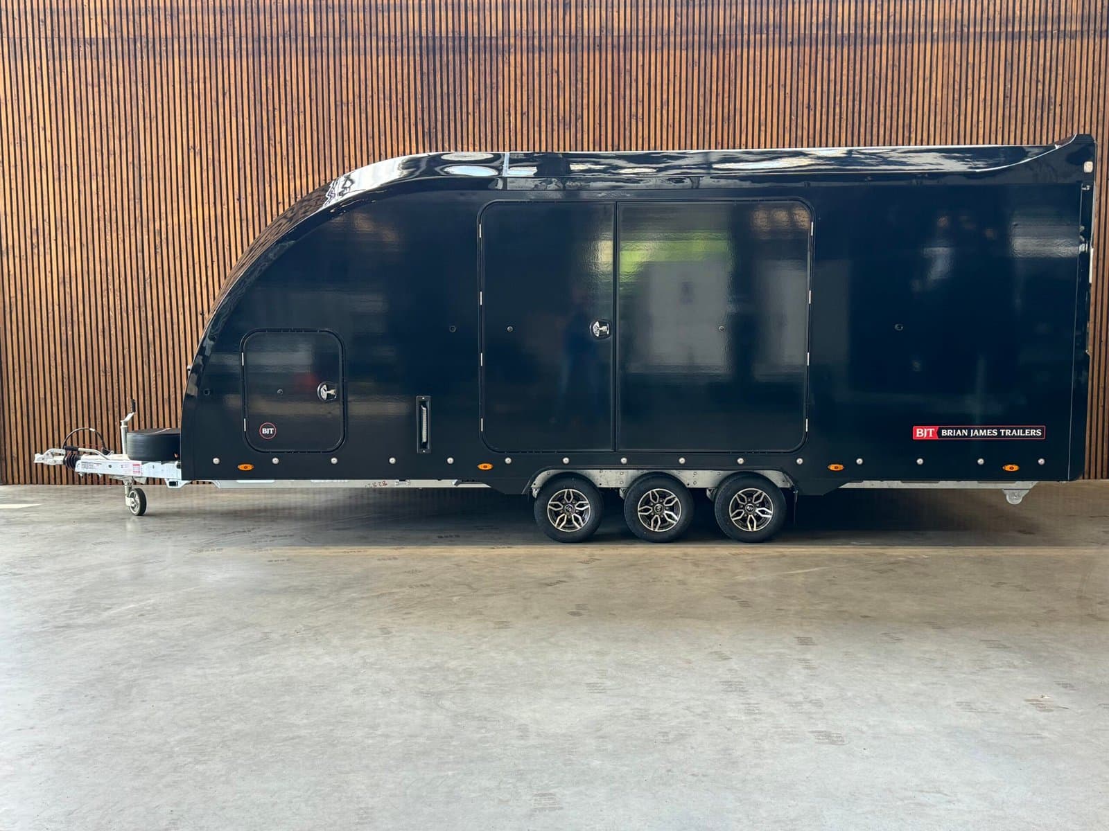 Brian James Race Transporter 7 550×230 3-as 10 inch 3500kg Black Body