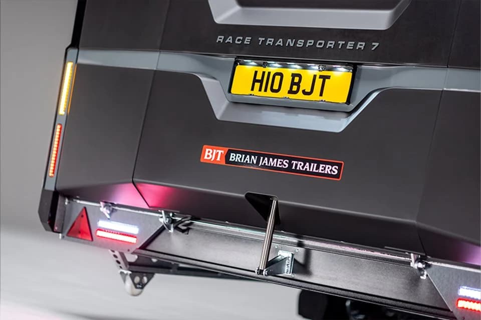 Brian James Race Transporter 7 550×210 3-as 10 inch 3500kg Black Body