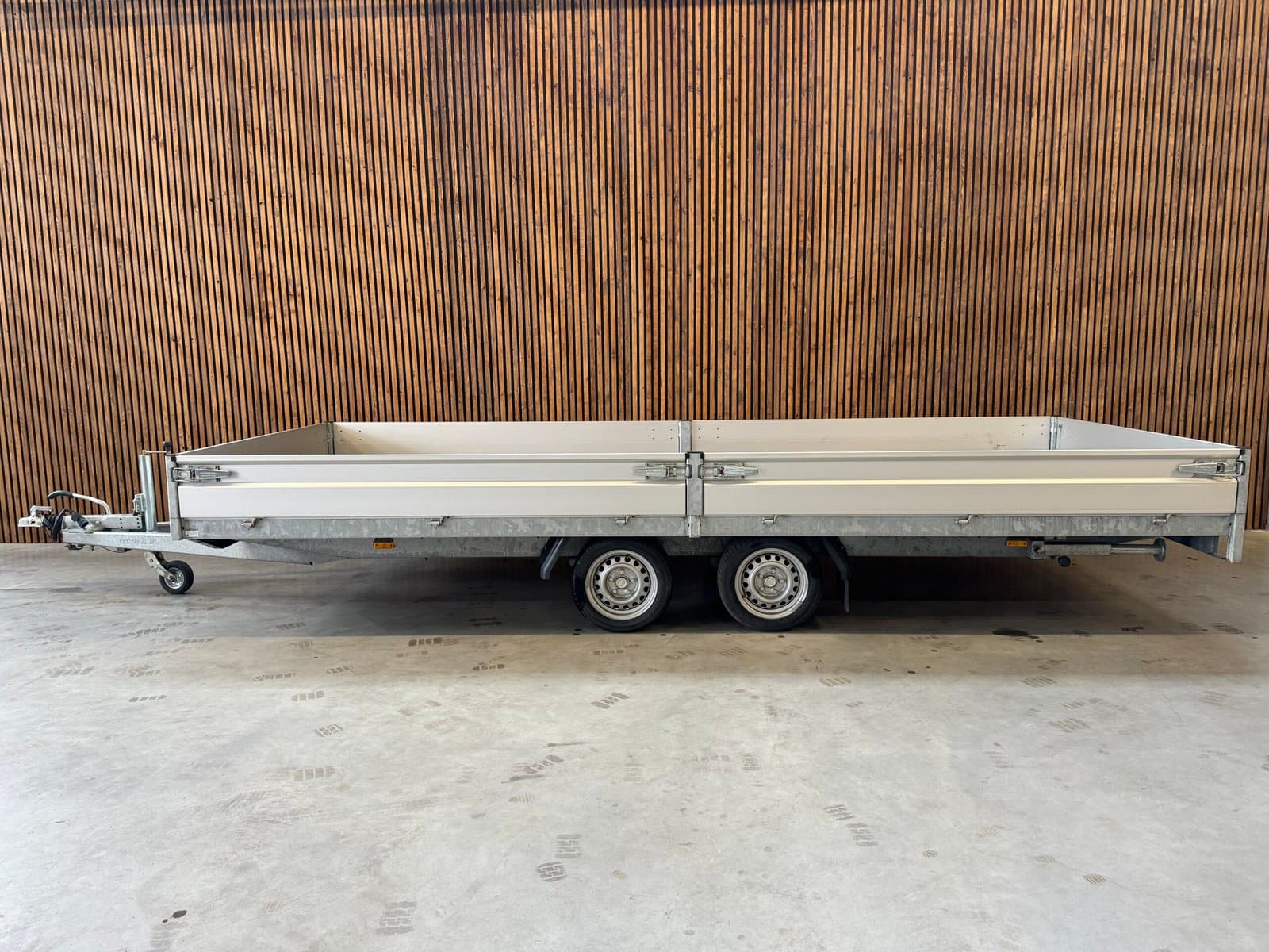 Hapert Azure H2 500×201 2700kg