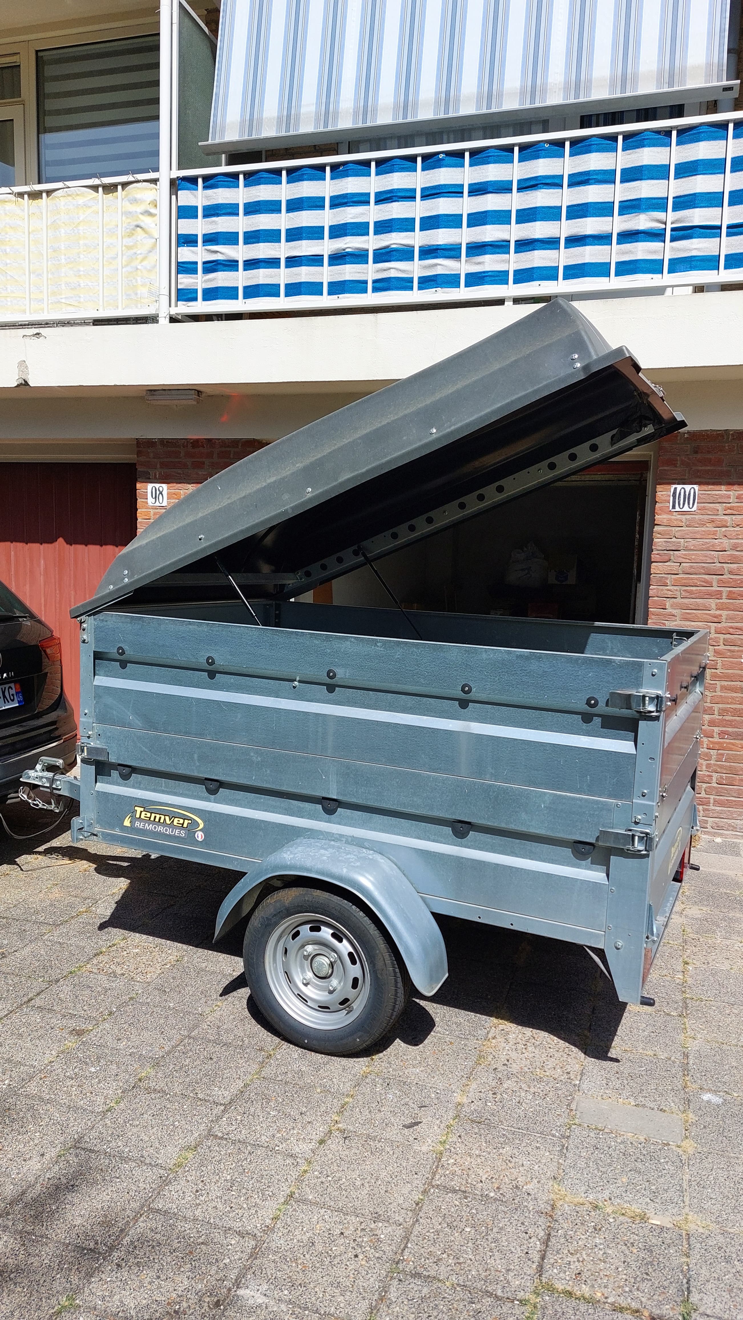 mooie Temver aanhanger met afsluitbare deksel