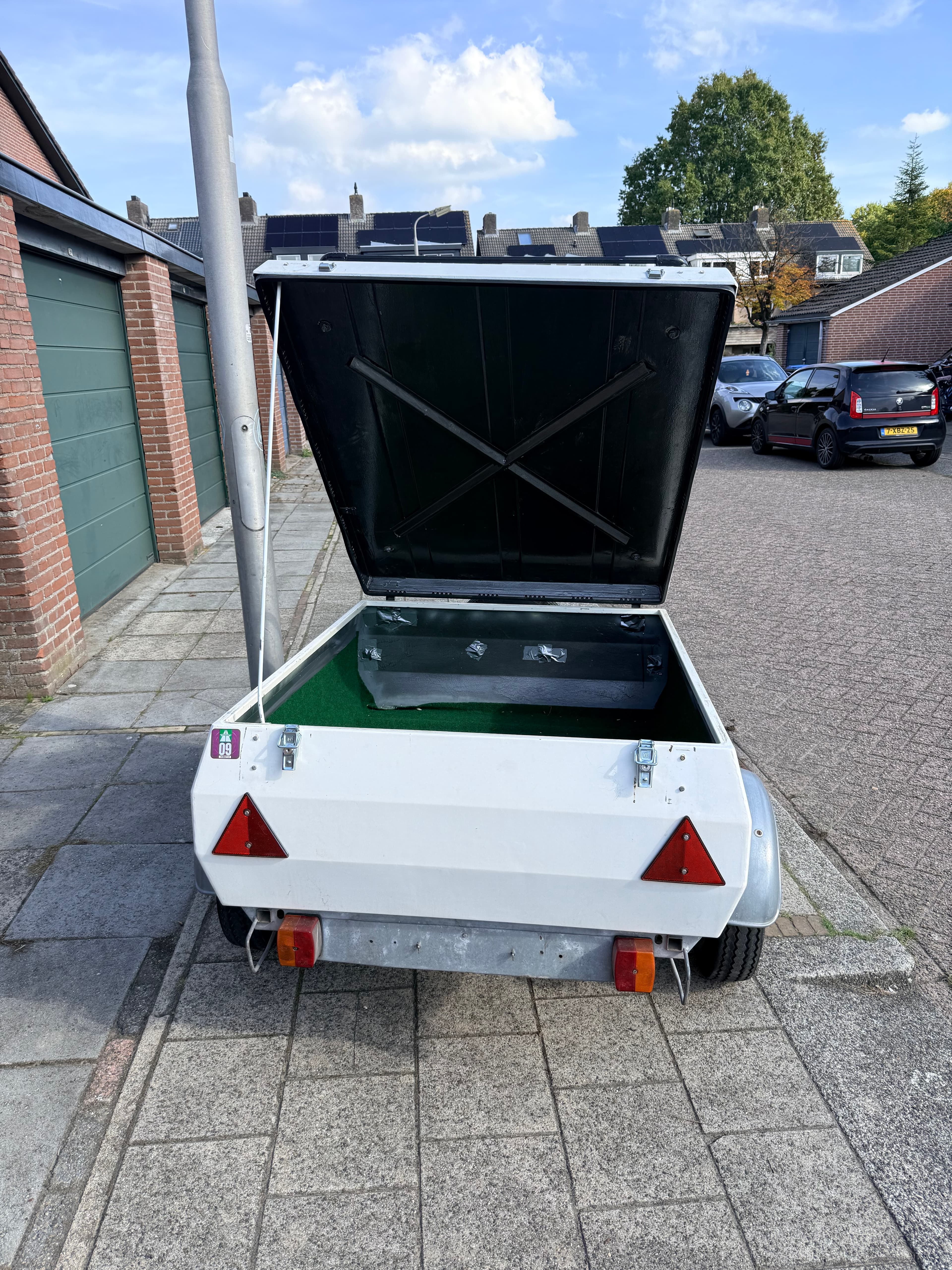 Nette gebruikte aanhanger / bagagewagen met dichte klep (139 x 114 cm) - Afbeelding 1